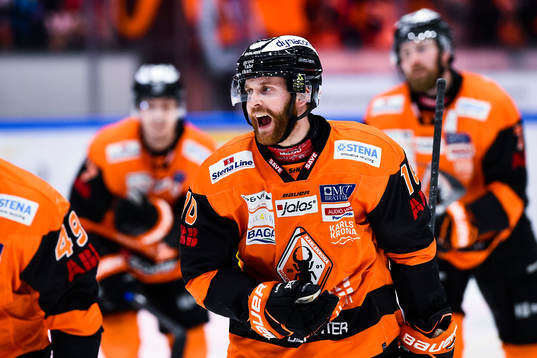 Karlskronas Mattias Guter  jublar