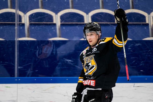 Panterns Alex Wemmenborn jublar