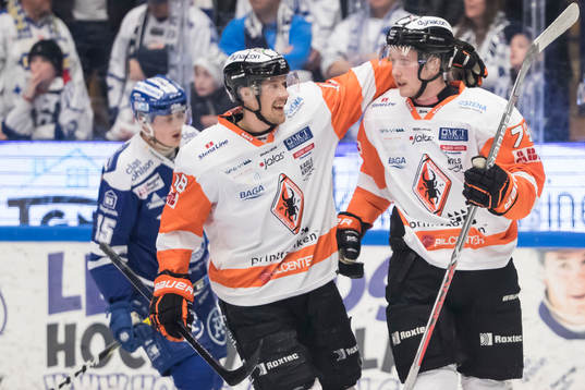 Karlskronas Emil Larsson och Emil Lundberg jublar