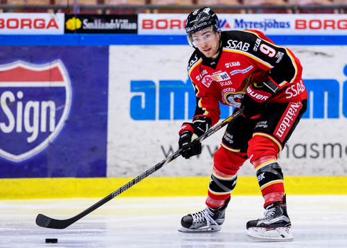 Luleås Johan Forsberg med pucken