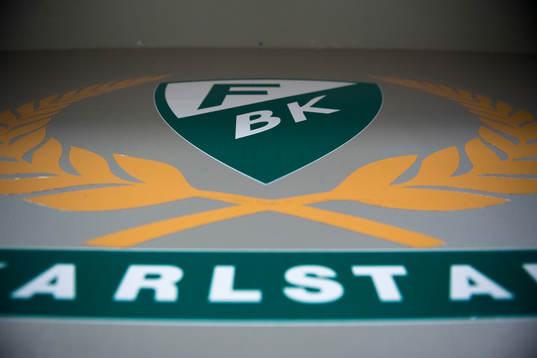 Färjestads klubbmärke, skölden som sitter på en vägg