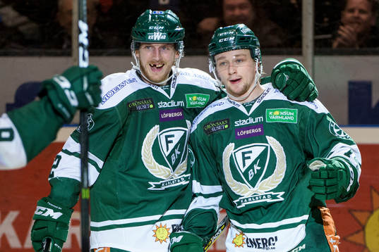 Färjestads Gustaf Thorell och Rasmus Asplund jublar