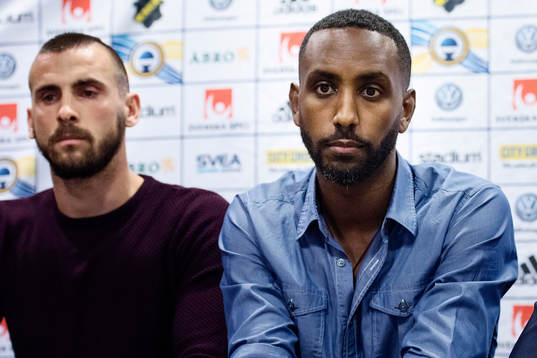 s nya spelare Sulejman Krpic och Henok Goitom under en presskonferens arrangerad av AIK den 3 mars i Stockholm.
