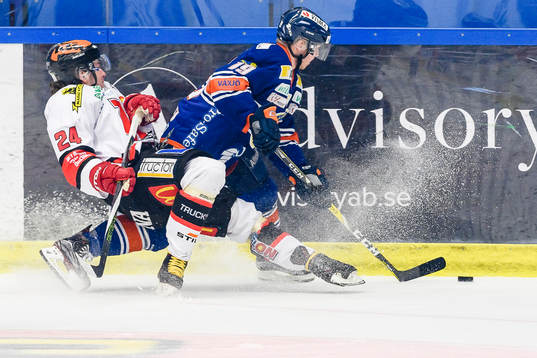 Örebros Petr Zamorsky faller