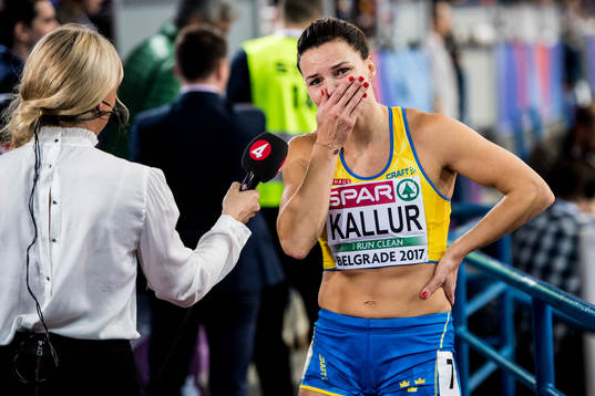 Sveriges Susanna Kallur, gråter efter att hon blivit klar för final efter damernas semifinal 60m häck