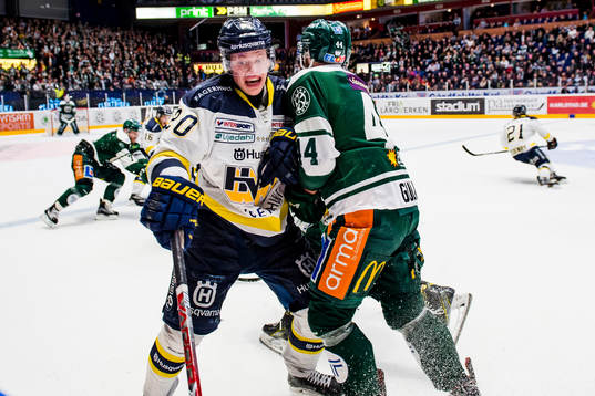 s Lawrence Pilut och Färjestads Milan Gulas