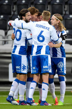 IFK Göteborgs Sören Rieks jublar med lagkamrater