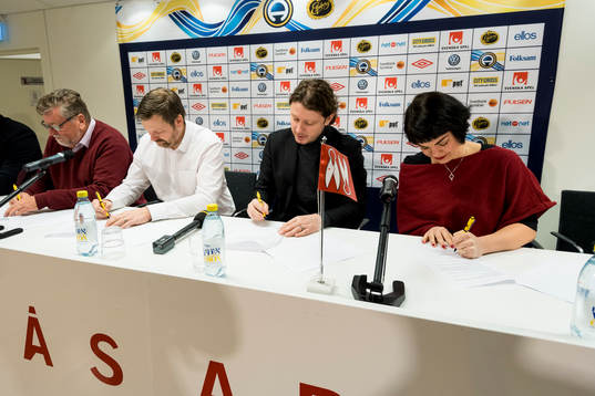Lars-Åke Johansson, ordförande Arbetslivsnämnden Borås stad, Per Carlsson, ordförande Grundskolenämnden Borås stad, Stefan Andreasson, klubbchef IF Elfsborg och Ida Legnemark, ordförande Fritids– och folkhälsoförvaltningen Borås stad skriver