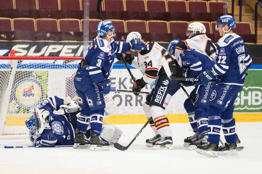 Leksands målvakt Atte Engren och Daniel Bertov och