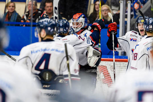 Linköpings målvakt Marcus Högberg jublar