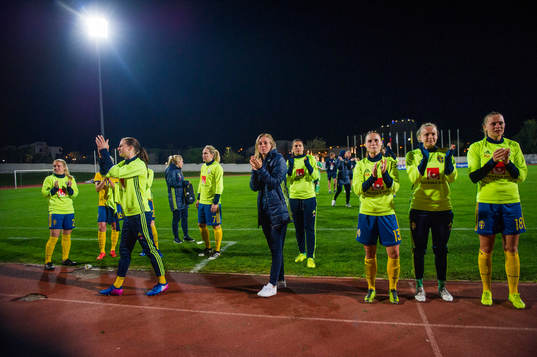 Sveriges spelare tackar publiken