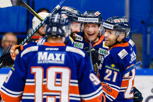 Växjös Olli Palola jublar