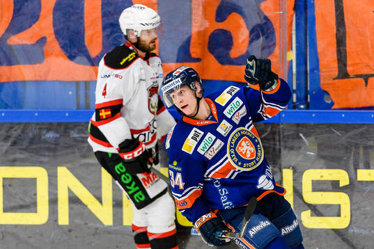 Växjös Olli Palola jublar