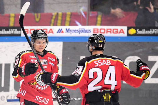 Luleås Julius Junttila och Johan Harju jublar