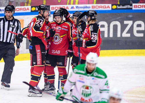 Luleås Julius Junttila (m) jublar