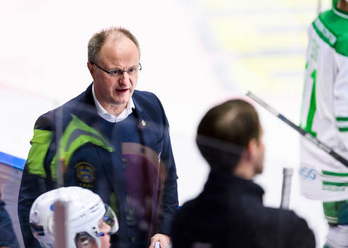 Rögles tränare Anders Eldebrink tar timeout