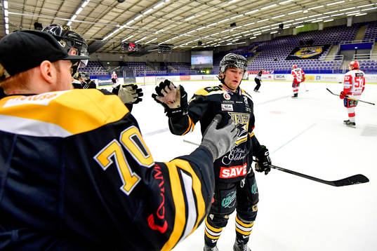 Panterns Robin Dahse jublar