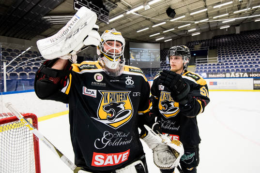 Panterns målvakt Tex Williamsson och Victor Björkung