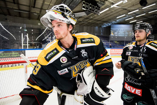 Panterns målvakt Tex Williamsson och Victor Björkung