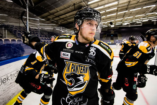 Panterns Victor Björkung jublar