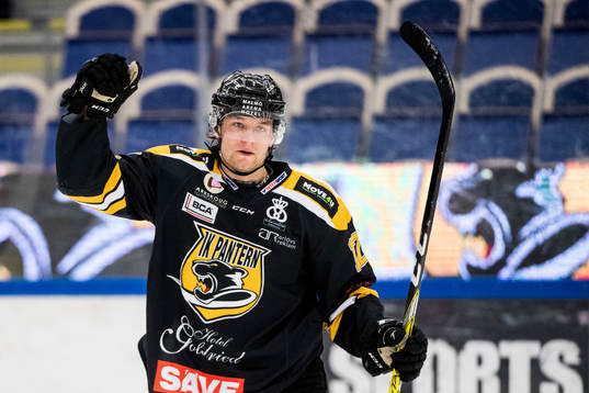 Panterns Robin Dahse jublar