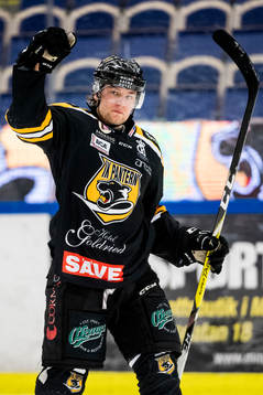 Panterns Robin Dahse jublar