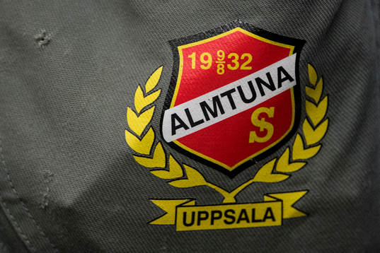 Almtunas klubbmärke