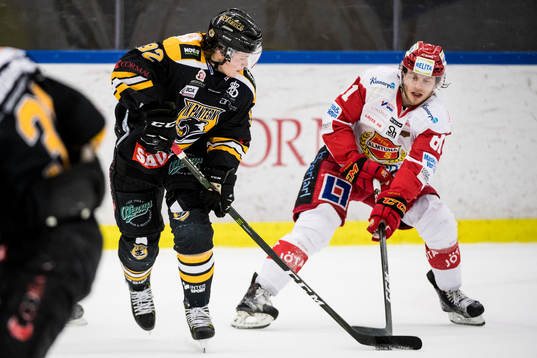 Panterns Dennis Svensson och Almtunas Mathias Trettenes