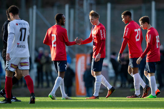 Örgrytes Emil Skogh jublar ihop med David Johansson efter 3-0