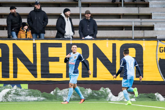 Brommapojkarnas Kevin Kabran jublar