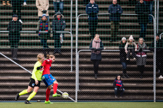 Helsingborgs Jonatan Olsson och Kristianstads Andre Kamp i