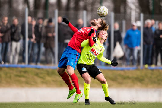 Helsingborgs Jonatan Olsson och Kristianstads Andre Kamp