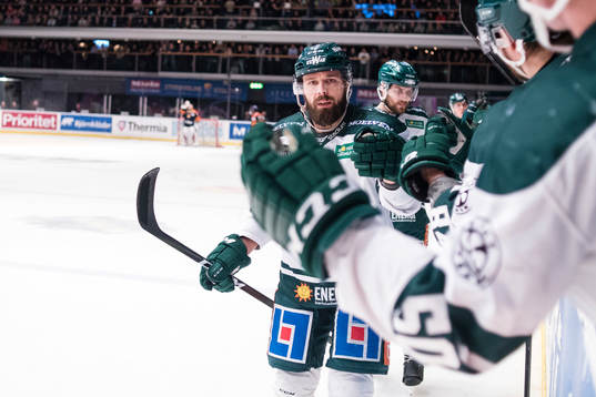 Färjestads Milan Gulas jublar