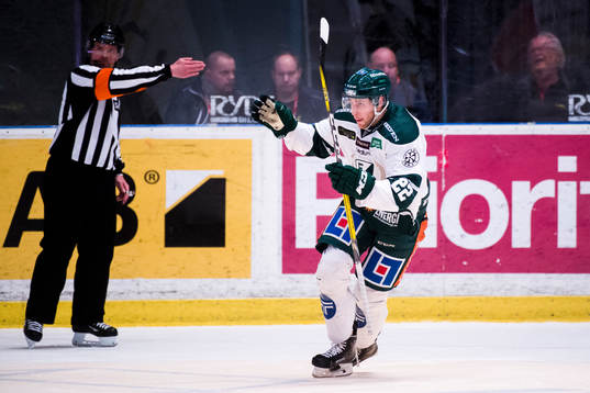 Färjestads Per Åslund jublar