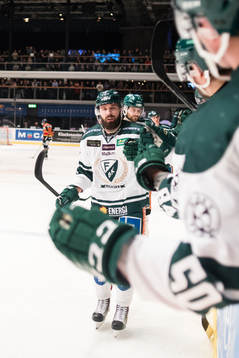 Färjestads Milan Gulas jublar