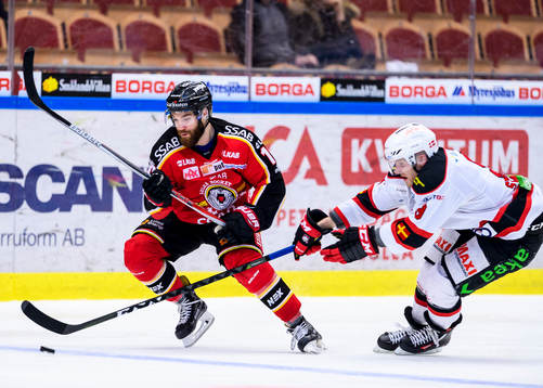Luleås Jacob Lagacé jagas av Malmö Redhawks Frederik
