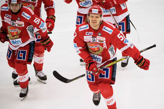 Almtunas Marcus Oskarsson jublar