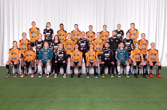 Kristianstad poserar för en lagbild den 16 mars 2017 i Kristianstad. Bakre ledet fr. v. Lorca Van De Putte, Diellza Mustafa, Ogonna Chukwudi, Tilda Persson, Sanna Nilsson, Kajsa Törnkvist, Elise Streimer, Hanna Sandström. Mittenledet fr. v. Becky Edwards, Ida Schele, lagledare Edona Karimani, Sofia Hagman, målvaktstränare Niclas Rhodin, My Linderholm, fystränare Orri Sigurdsson, Erika Nilsson, Rebecka Holm. Sittande fr. v. Amanda Edgren, Rita Chikwule, Moa Olsson, tränare Elisabet Gunnarsdottir, Alice Nilsson, Sif Atladottir, assisterande tränare Björn Sigurbjörnsson, Brett Maron, Mia Carlsson, Therese Ivarsson.