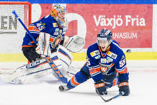 Växjös målvakt Viktor Andrén och Växjös Nick Bailen