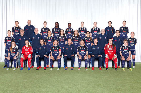 Kvarnsveden poserar för en lagbild den 17 Mar 2017 i Borlänge. Bakre ledet fr. v. Felicia Karlsson, matrialare Janne Leidevall, Lovisa Lennartsson, Tabitha Chawinga, Elisabeth Addo, Agnes Dahlström, Beatrice Gärds, fystränare Angelica Bengtsson, Elin Danielsson. Mittenledet fr. v. Robyn Decker, ordförande Olle Davidsson, målvaktstränare Leif Fjägerås, Lee Winroth, Armisa Kuc, Melisa Hasanbegovic, Lova Lundin, massör Calle Scherling, Yosef Laham, Julia Roddar. Sittande fr. v. Johanna Axfeldt, målvakt Jenny Wahlén, assisterande tränare Jens Lidström, Denise Sundberg, tränare Jonas Björkgren, Maria Salander, assisterande tränare Fredrik Bengtsson, målvakt Lina Lundqvist, Lara Ivanusa.