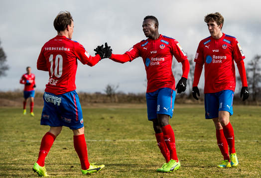 Helsingborgs Anton Wede jublar med Oke Akpoveta efter 1-0 målet