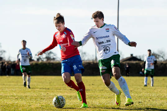 Helsingborgs Alex Timossi Andersson och Prespas Victor Sköld