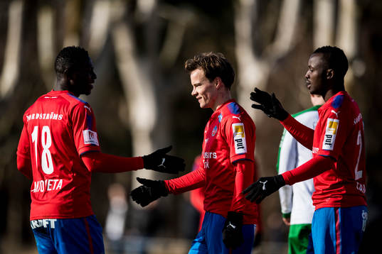 Helsingborgs Oke Akpoveta och Monday Samuel jublar med Anton Wede (m) som gjort 3-0