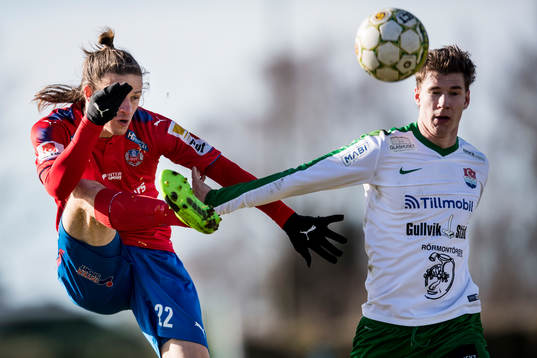 Helsingborgs Jesper Lange gör 4-0 bredvid Prespas Victor Sköld
