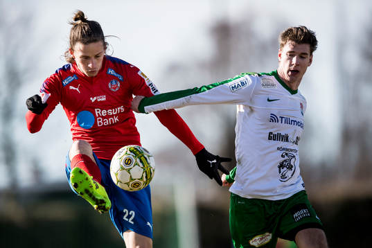 Helsingborgs Jesper Lange gör 4-0 bredvid Prespas Victor Sköld