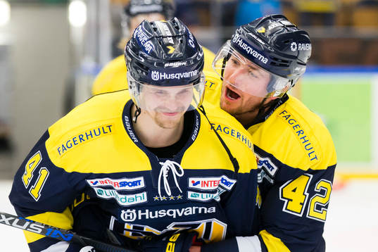 s David Ullström och Dylan Reese jublar