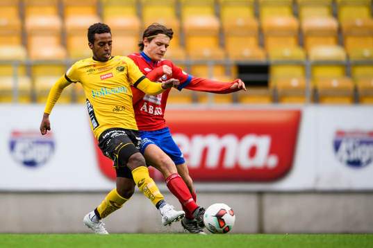 Elfsborgs Nattnael Zerai och Örgrytes Sebastián Moya