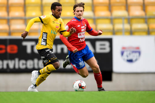 Elfsborgs Nattnael Zerai och Örgrytes Sebastián Moya