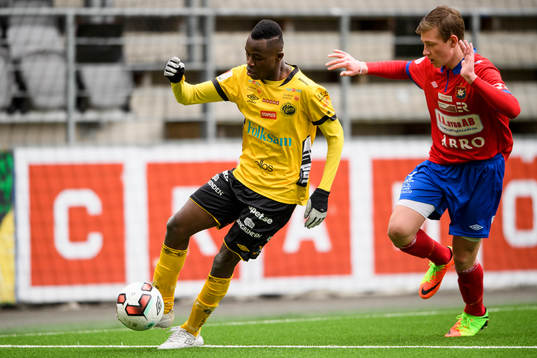Elfsborgs Prince Isaac Kouame och Örgrytes Daniel Simonsen