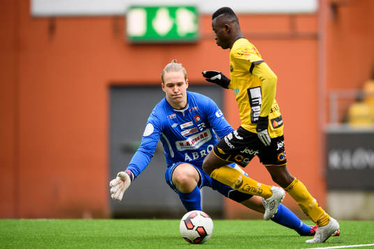 Örgrytes målvakt Oskar Blank och Elfsborgs Prince Isaac Kouame